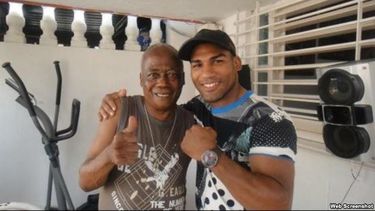 cuba: gamboa se funde en un abrazo con su ex entrenador jorge hernandez
