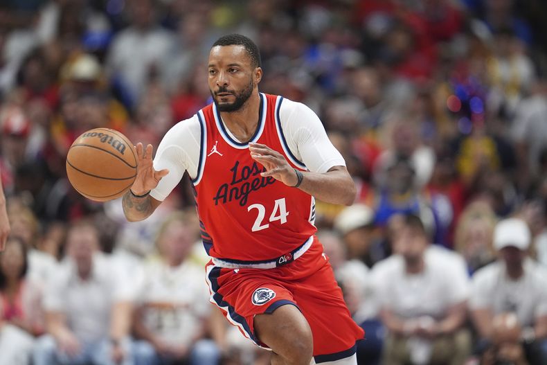ARCHIVO - Foto del 3 de mayo del 2025, el base de los Clippers de Los Ángeles Norman Powell en el juego 7 de la primera ronda de los playoffs ante los Nuggets de Denver. (AP Foto/David Zalubowski, Archivo)