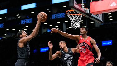 Nets ganan cuarto al hilo al derrotar 114-105 a Raptors