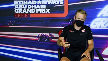 F1: Sainz lidera prueba en Bahrein; Magnussen vuelve a Haas