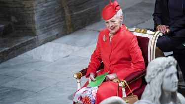 La reina de Dinamarca se recupera de una cirugía de espalda
