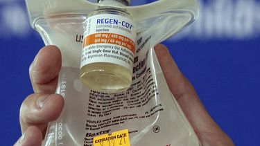 FDA pide ya no utilizar fármacos de anticuerpos contra COVID