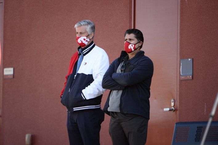 “Queríamos que nos rodeara de manera regular y hacer uso de su conocimiento porque creo que tiene muchas habilidades y es un futuro gerente general”, dijo Dave Dombrowski, presidente de operaciones de béisbol de Filadelfia, sobre Velandia.Credit. 