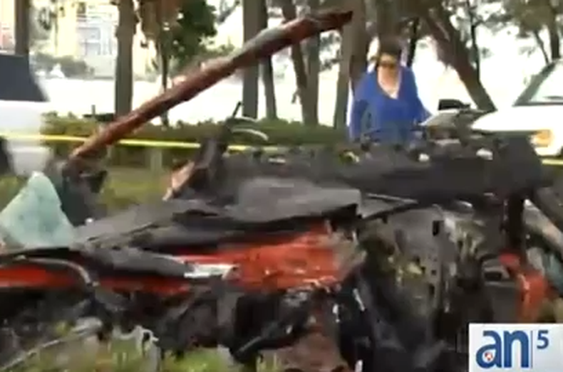La policía identificó al chofer del chevy convertible que murió ayer al estrellar su auto contra una palmera en el Rickenbacker Cawasway provocando que se incendiara.