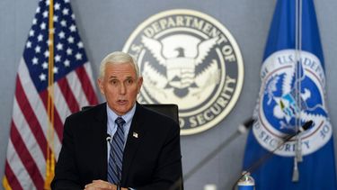 Fuentes AP: Pence llama a Harris para ofrecerle asistencia