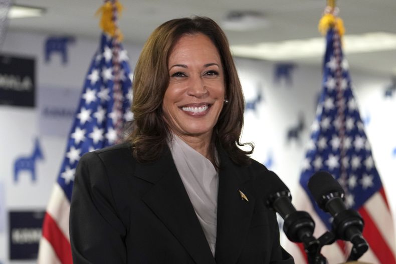 La vicepresidenta Kamala Harris pronuncia un discurso en la sede de su campaña en Wilmington, Delaware, el lunes 22 de julio de 2024. (Erin Schaff/The New York Times via AP, Pool)