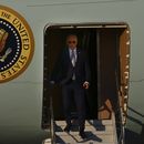 El presidente estadounidense Joe Biden llega en el Air Force One a Mountain View, California, el jueves 9 de mayo de 2024. (Jose Carlos Fajardo/Pool Photo via AP)