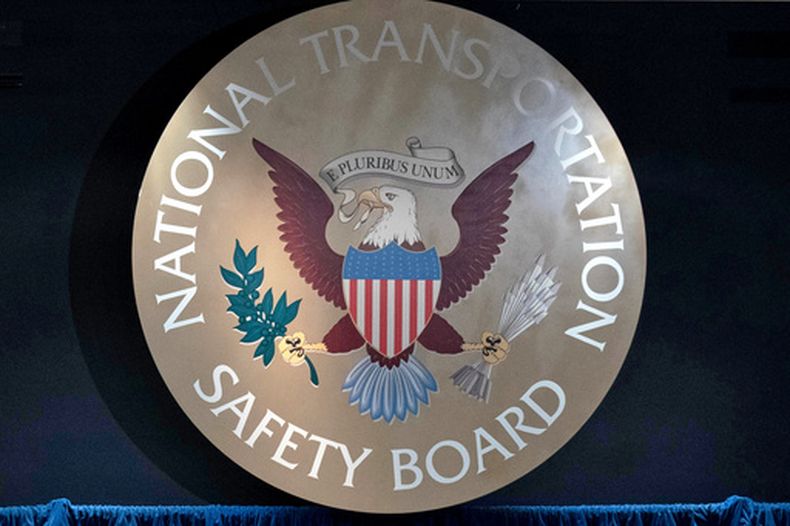ARCHIVO - El escudo de la Junta Nacional de Seguridad en el Transporte, visto en Washington el 27 de enero de 2026. (AP Foto/Jose Luis Magana, archivo)