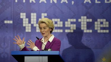 UE contempla sanciones a bancos,funcionarios, industria rusa