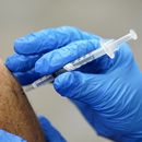 EEUU pide a estados acelerar entrega de vacunas COVID-19