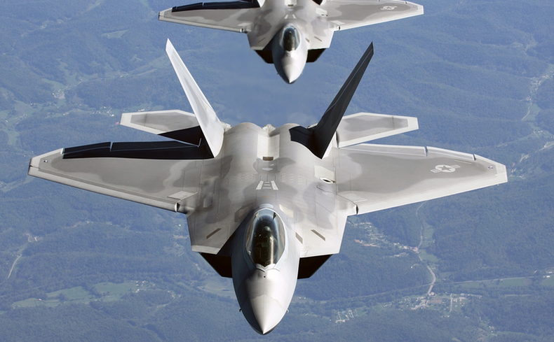 Un total de ocho naves de guerra rusos fueron interceptadas y se decretó por una hoscas un estado de alerta total del Comando de Defensa Aérea de Norteamérica.