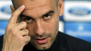 americateve | El t&eacute;cnico de Bayern Munich, Pep Guardiola, gesticula en una rueda de prensa antes del partido de vuelta contra Manchester United por los cuartos de final de la Liga de Campeones el martes, 8 de abril de 2014, en Munich, Alemania. (AP Photo/Matthia