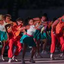 Un grupo de bailarines participa en la ceremonia inaugural de los Juegos Centroamericanos y del Caribe en San Salvador, el viernes 23 de junio de 2023 (AP Foto/Arnulfo Franco)