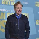ARCHIVO - Conan OBrien llega a la sesión fotográfica de Conan OBrien Must Go en Los Ángeles el 16 de abril de 2024. (Foto Jordan Strauss/Invision/AP, archivo)