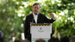 ARCHIVO - El presidente de Colombia, Gustavo Petro, habla durante un encuentro de los líderes de la Organización del Tratado de Cooperación Amazónica en Bogota, Colombia, el 22 de agosto de 2025. (AP Foto/Fernando Vergara, Archivo)