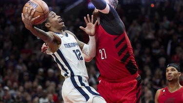Grizzlies evitan remontada de Blazers al final