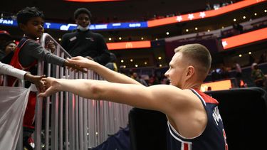 Porzingis anota 31; Wizards ganan a Jazz e hilan 3er triunfo