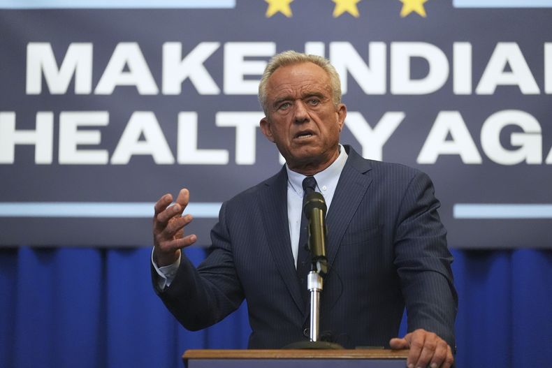 El secretario de Salud y Servicios Humanos de Estados Unidos, Robert F. Kennedy, Jr, habla en un evento de la iniciativa Make Indiana Healthy Again (Hacer a Indiana saludable de nuevo) en Indianápolis, el martes 15 de abril de 2025. (AP Foto/Michael Conroy)