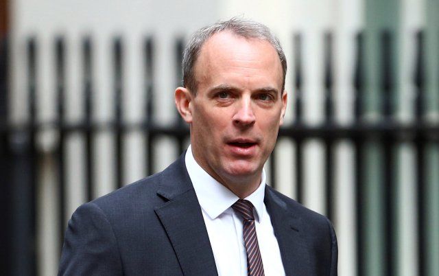 FOTO DE ARCHIVO: El ministro de Asuntos Exteriores británico, Dominic Raab, llega a Downing Street para asistir a una reunión del gabinete en Londres, Reino Unido, el 14 de julio de 2020. REUTERS/Hannah McKay