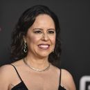 Patricia Riggen llega al estreno de G20 el jueves 27 de marzo de 2025, en el Teatro Chino TCL de Los Ángeles. (Foto Richard Shotwell/Invision/AP)