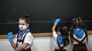 Cada vez más casos de niños con COVID-19 en Cuba: Sancti Spíritus cierra sus escuelas
