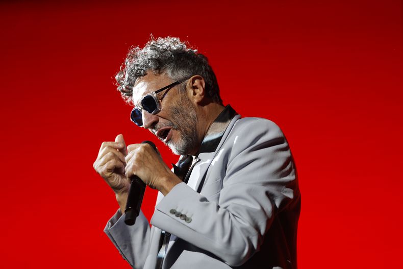 El cantante argentino Fito Páez durante un concierto especial por el 30a aniversario de su álbum El amor después del amor en Buenos Aires, Argentina, el 20 de septiembre de 2022. Páez lanzó su álbum “EADDA9223”, una reversión de El amor después del amor a más de 30 años de su lanzamiento, el 30 de mayo de 2023. (Foto AP/Victor R. Caivano, archivo)