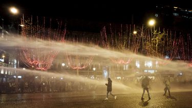Ex boxeador francés se entrega tras atacar a policías