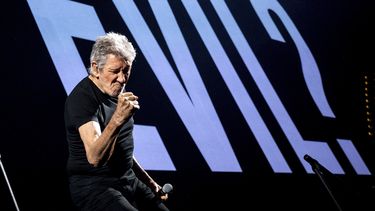 Roger Waters durante una presentación en la Barclays Arena, el domingo 7 de mayo de 2023, en Hamburgo, Alemania. (Daniel Bockwoldt/dpa via AP)