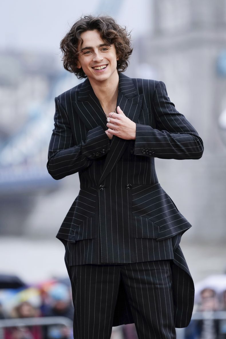 Timothee Chalamet posa a su llegada a una sesión fotográfica de Wonka en Londres, el 27 de noviembre de 2023. (Foto Scott Garfitt/Invision/AP)