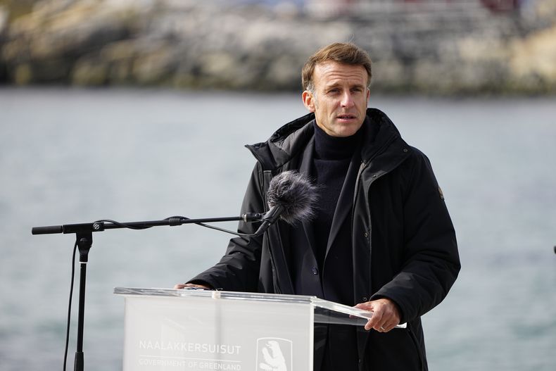 El presidente de Francia Emmanuel Macron en conferencia de prensa, el domingo 15 de junio de 2025, en Nuuk, Groenlandia. (Mads Claus Rasmussen/Ritzau Scanpix vía AP)