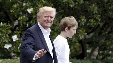 AP VERIFICA: ¿A quién creer, a Trump o su abogado?