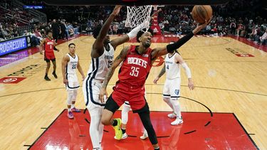 Fuente AP: Rockets envían a Wood a Mavs por 4 jugadores
