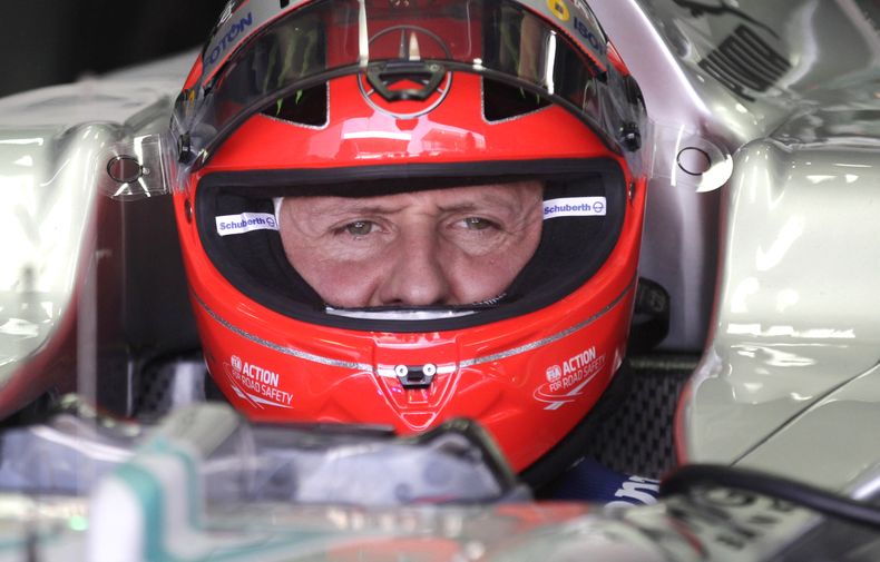 El piloto de F&oacute;rmula Uno, Michael Schumacher, aparece en su veh&iacute;culo en una pr&aacute;ctica del GP de Brasil el 23 de noviembre de 2012 en Sao Paulo. El agente de Schumacher dijo el mi&eacute;rcoles, 12 de marzo de 2014, que el ex piloto ale
