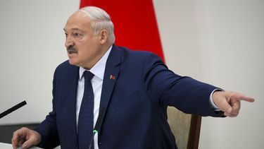 El presidente bielorruso Alexander Lukashenko le habla a los medios de comunicación en Minsk, Bielorrusia, el 26 de enero del 2025. (AP foto/Pavel Bednyakov)