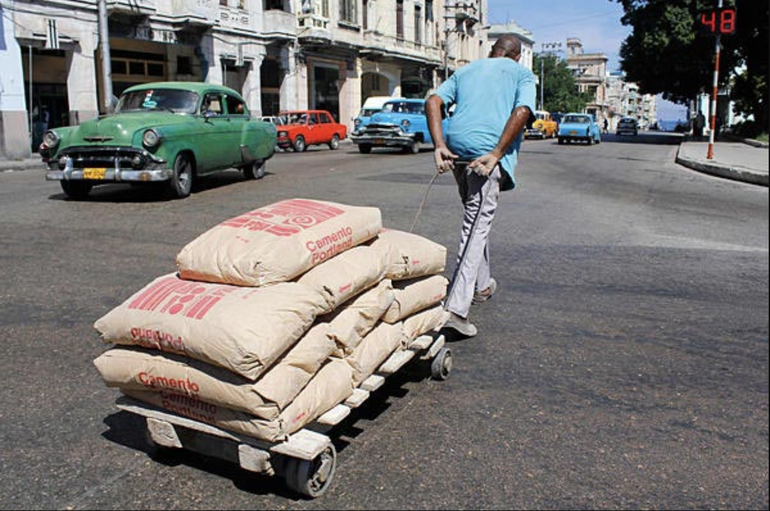 Cuba: El Gobierno cubano pondrá a la venta hasta 150.000 toneladas de cemento, pero en dólares