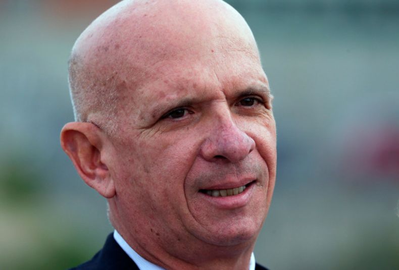 ARCHIVO - El exjefe de inteligencia militar venezolano, el mayor general retirado Hugo Carvajal, sale de la prisión de Estremera, en las afueras de Madrid, el 15 de septiembre de 2019. (AP Foto/Manu Fernández, archivo)