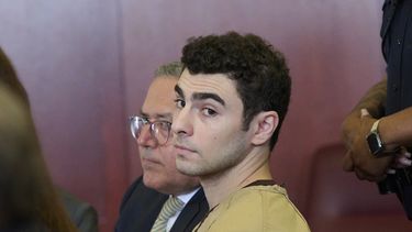 Luigi Mangione, el hombre acusado de matar al CEO de UnitedHealthcare, en el tribunal en la ciudad de Nueva York el 16 de septiembre del 2025. (Curtis Means/Pool Photo via AP)