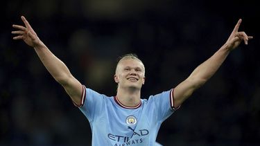 Erling Haaland celebra tras anotar el segundo gol del Manchester City en la victoria 3-0 ante West Ham en la Liga Premier, el miércoles 3 de mayo de 2023. (Martin Rickett/PA vía AP)