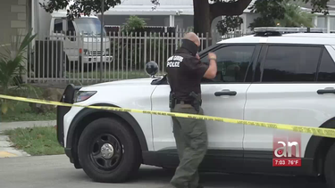 joven gravemente herido despues que le dispararan desde un auto