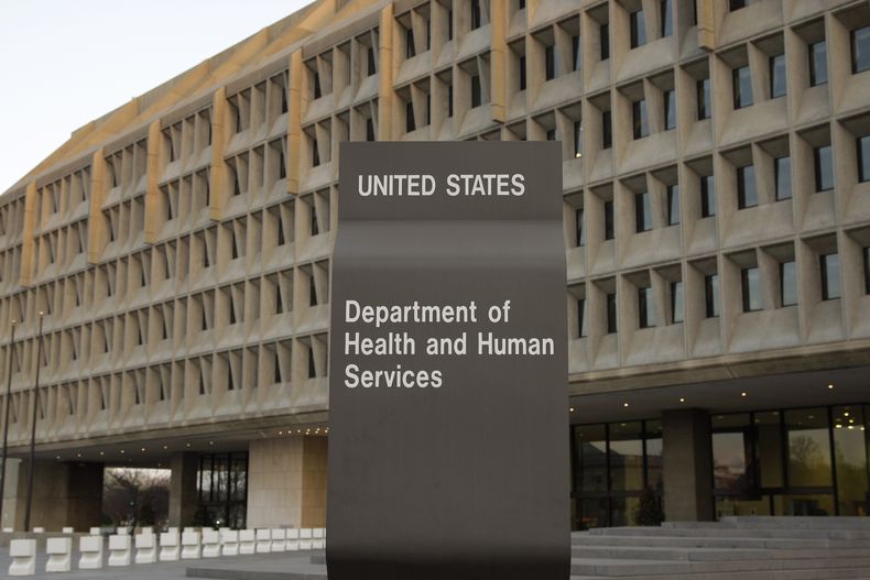 ARCHIVO - El Departamento de Salud y Servicios Humanos se ve en Washington, el 5 de abril de 2009. (AP Foto/Alex Brandon, Archivo)