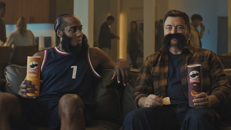 Esta imagen proporcionada por Pringles muestra el anuncio de la marca para el Super Bowl 2025 de la NFL. (Pringles vía AP)