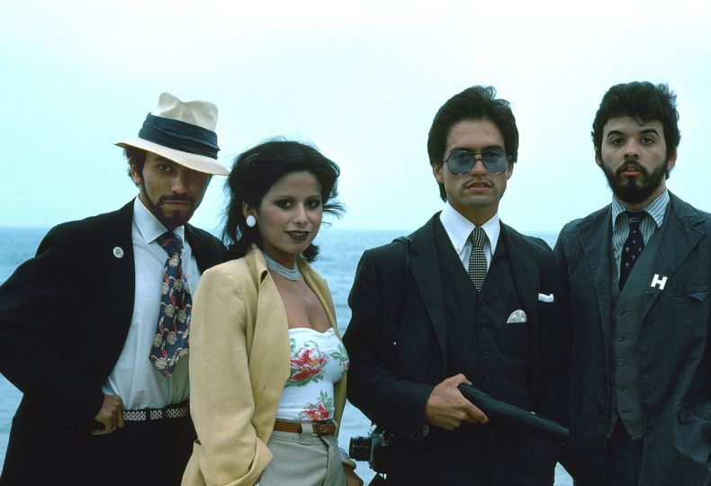 Esta imagen difundida por Asa Nisi Masa Films muestra, de izquierda a derecha, a Gronk, Patssi Valdez, Willie Herron y Harry Gamboa Jr. en una escena del documental ASCO: Without Permission. (Harry Gamboa Jr./Asa Nisi Masa Films via AP)