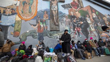 eeuu: crece tension en la frontera por futuro del titulo 42