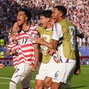 El estadounidense Malik Tillman celebra con sus compañeros tras anotar de tiro libre en la ronda de dieciseisavos de final ante Bosnia y Herzgovina el miércoles primero de julio del 2026. (AP Foto/Martin Meissner)