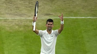 Sinner somete a Alcaraz en duelo del futuro en Wimbledon