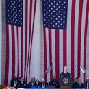 El presidente Joe Biden habla en el acto del Día Nacional de los Veteranos en el cementerio nacional de Arlington, Virginia, sábado 11 de noviembre de 2023. (AP Foto/Andrew Harnik)
