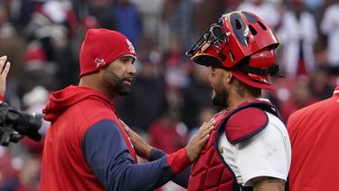 Pujols vuelve a Cardenales, que aplastan a Piratas