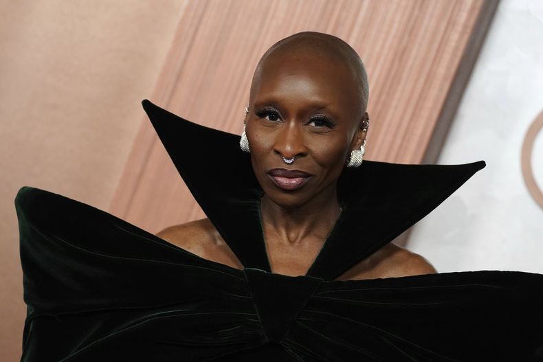 Cynthia Erivo llega a los Oscar el domingo 2 de marzo de 2025 en el Teatro Dolby de Los Ángeles. (Foto Jordan Strauss/Invision/AP)