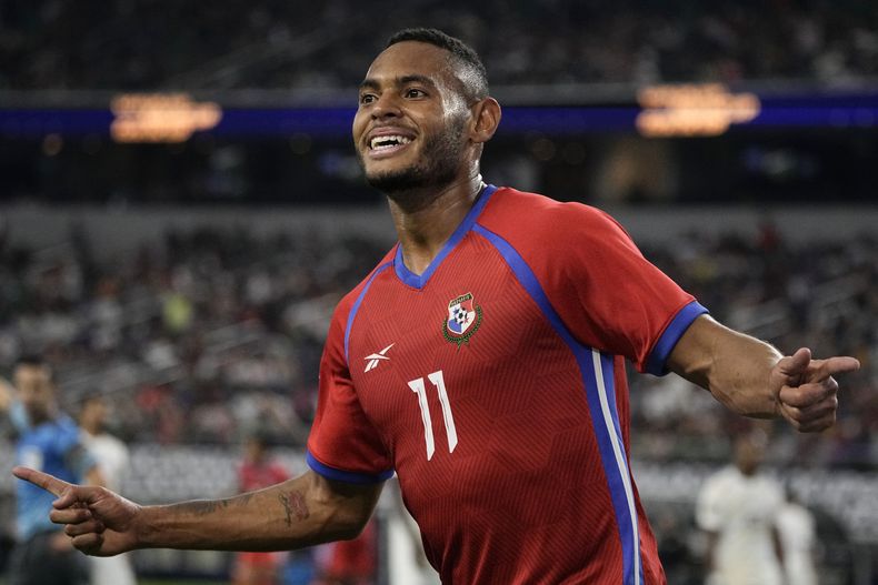El delantero de Panamá Ismael Díaz celebra tras anotar un gol en el encuentro de cuartos de final de la Copa Oro CONCACAF ante Qatar el sábado 8 de julio del 2023. (AP Foto/Sam Hodde)