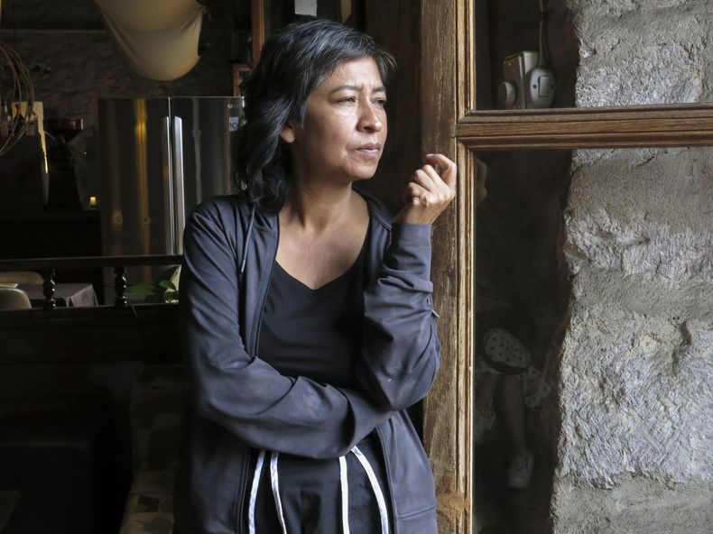 La directora Yolanda Cruz de la película La Raya posa para un retrato durante una entrevista en el Festival de Cine de Morelia el 21 de octubre de 2024, en Morelia, México. (Foto AP/Berenice Bautista)